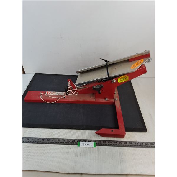 Trius 1-Step Trap Clay Pigeon Thrower - 23x20x14" - Pickup Preferred