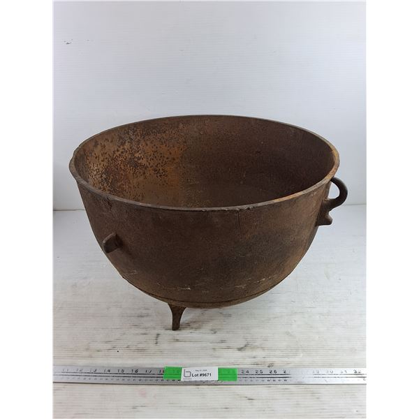 *Vintage Cast Iron Pot 20" x 13", RUSTY, PICKUP ONLY