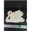 Image 4 : Vintage Chalkware Swan Decorations