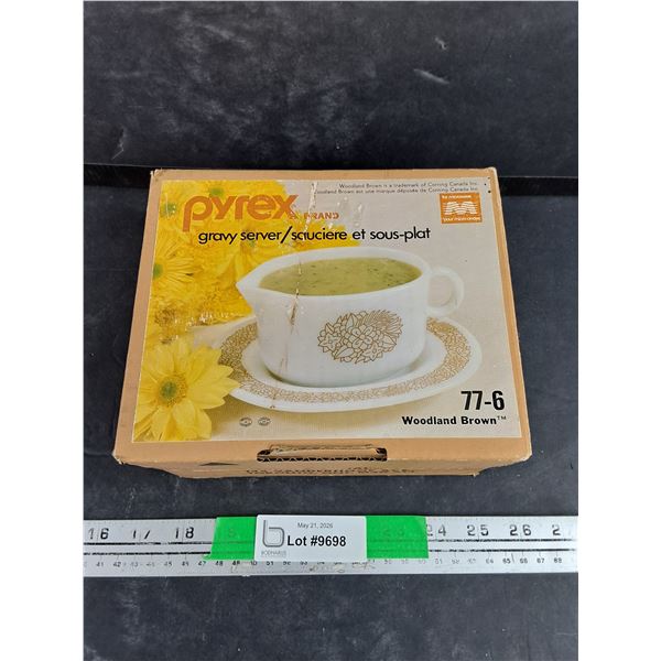 PYREX Gravy Server Woodland Brown - Sealed