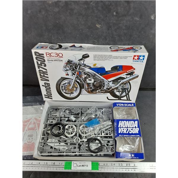 Tamiya Honda VFR 750R Motorcycle Model - New