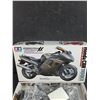Image 2 : Tamiya Honda CBR1100 XX Super Blackbird Motorcycle Model - New