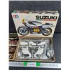 Image 3 : Tamiya Suzuki RGB500 Team Gallina Motorcycle Model - Complete