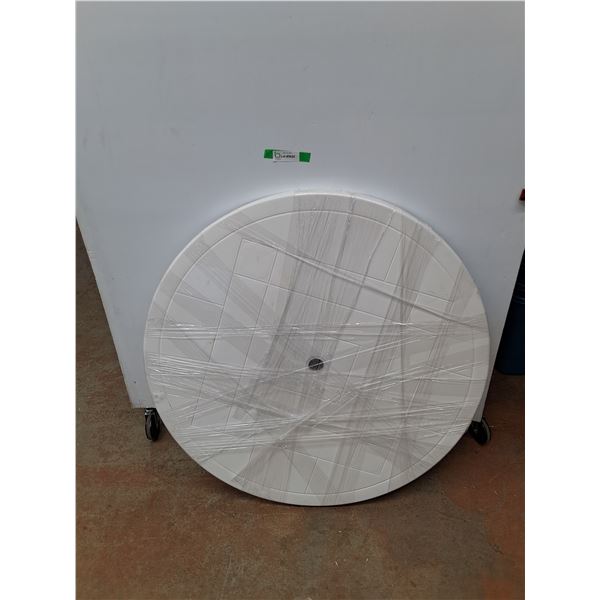*Round Plastic Table 39", PICKUP ONLY