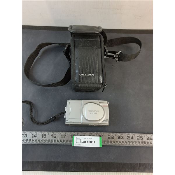 Olympus D-510 Zoom Digital Camera & Case Logic Tote