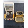 Image 5 : Assorted Ornatments, Coffee Mug, Plastic Tote
