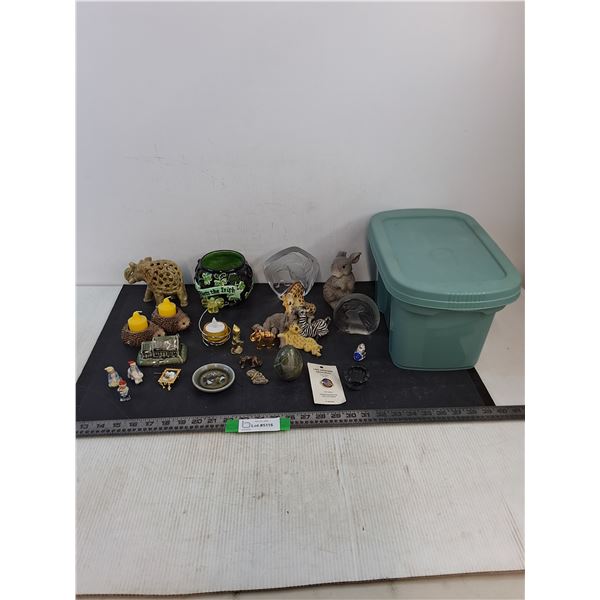 Assorted Ornaments, Plastic Tote