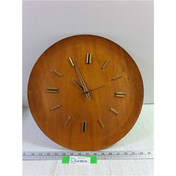 MCM 15.5" Ingraham Electric Wall Clock, works, minute hand is loose
