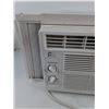 Image 2 : *Perfect Aire Window Air Conditioner 24" x 14" x 13, Powers On, As Is