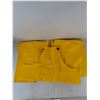 Image 6 : Raincoat + Hood & Overalls, Trunk Net, Hard Hat Liner, Plastic Clamps, Power Adapter