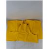Image 7 : Raincoat + Hood & Overalls, Trunk Net, Hard Hat Liner, Plastic Clamps, Power Adapter