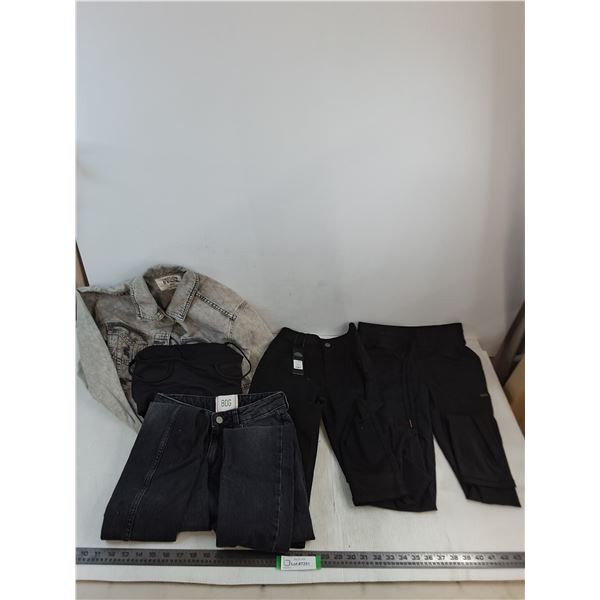 Woman's Clothing Lot (Sizes XS to Medium)