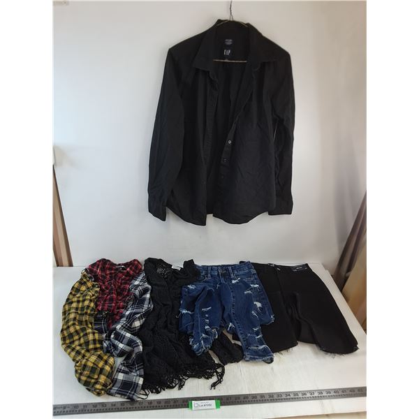 Mostly Woman's Clothing Lot (Sizes XS to Medium)