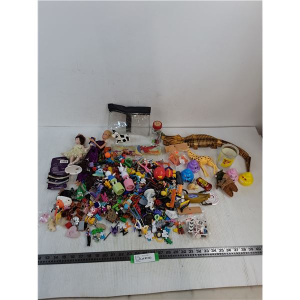 Large Assortment of Toys, Misc.
