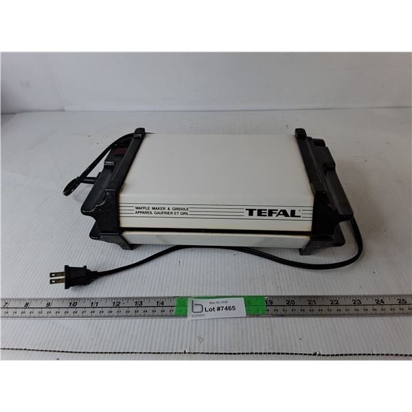 Tefal Waffle Maker- Powers On