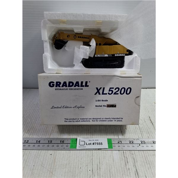 1:50 Gradall XL5200 Hydraulic Excavator (NIB) -taken out for pictures