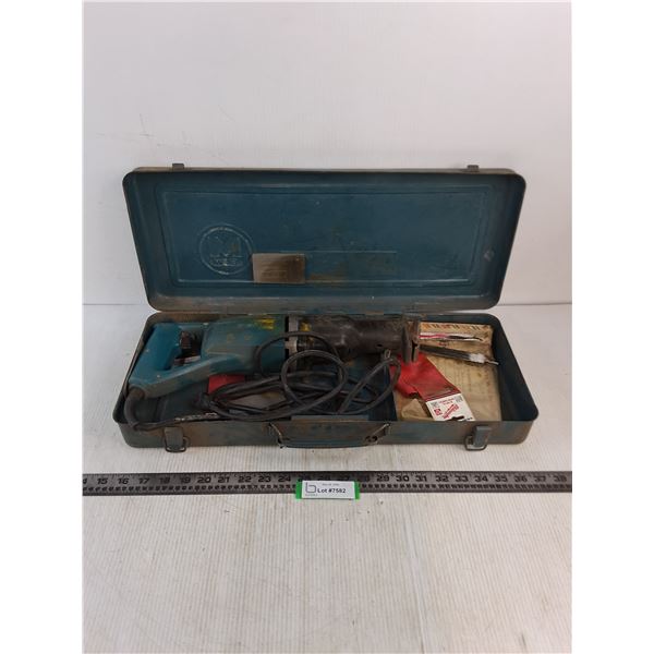 Makita Electric Ripsaw Kit - Working