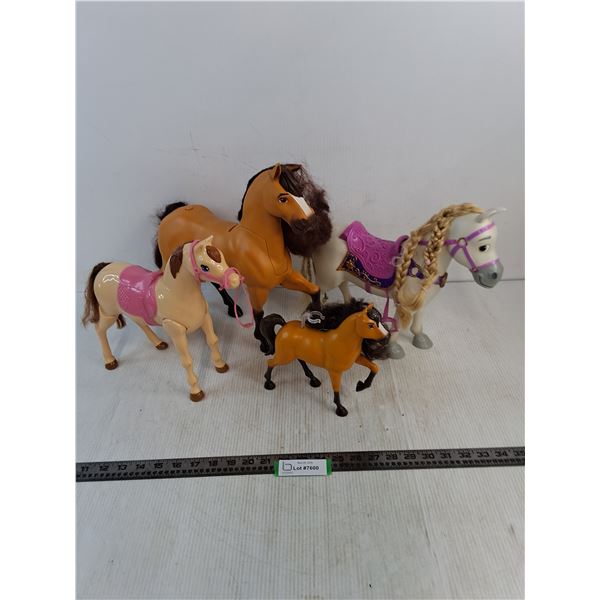 (4) Storybook Toy Horses (Biggest has Voice)