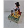 Image 4 : (2) Snow White Collectible Figurines