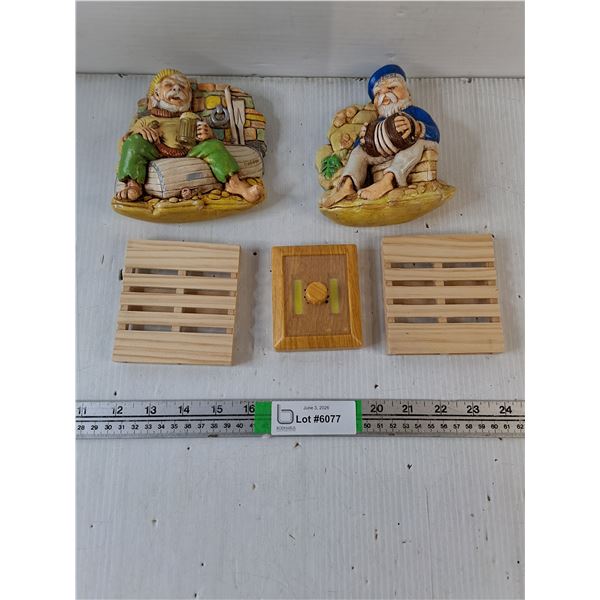 (2) Vintage Ceramic/Chalkware Wall Hangers,(2) Wood Coasters,Light
