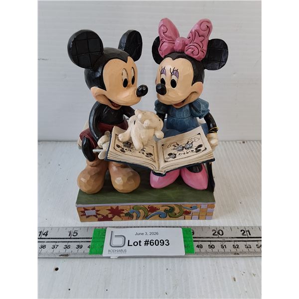 Disney Showcase Collection "Sharing Memories" Figurine