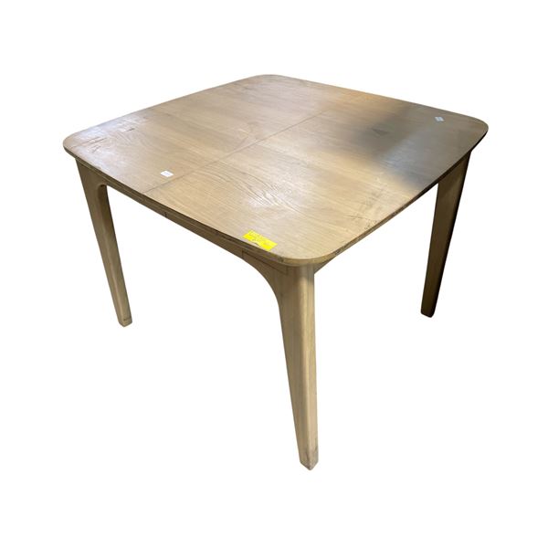 Oak Finish Extenable Dining Table, H30" x 37.5" x 37.5" (unextended size), some wear