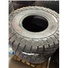 Image 3 : Set of 4 New Black Bear Baja Rally Radial Tubeless M+S Tires - RV: $2000 CAD, 40X13.50R17LT, 6PR, 12