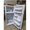 Image 7 : Midea 30" Top Mount Freezer Refrigerator - Tested, Powers on - minor door dent (MRT18S2AWW)
