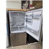 Image 8 : Hisense Counter-Depth Bottom-Freezer Refrigerator (RB17A2CSE)