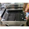Image 4 : Samsung Electric Range with Glass Cooktop - damaged outer glass