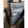 Image 7 : Samsung Electric Range with Glass Cooktop - damaged outer glass