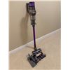 Image 2 : Dyson Vacuum SV28