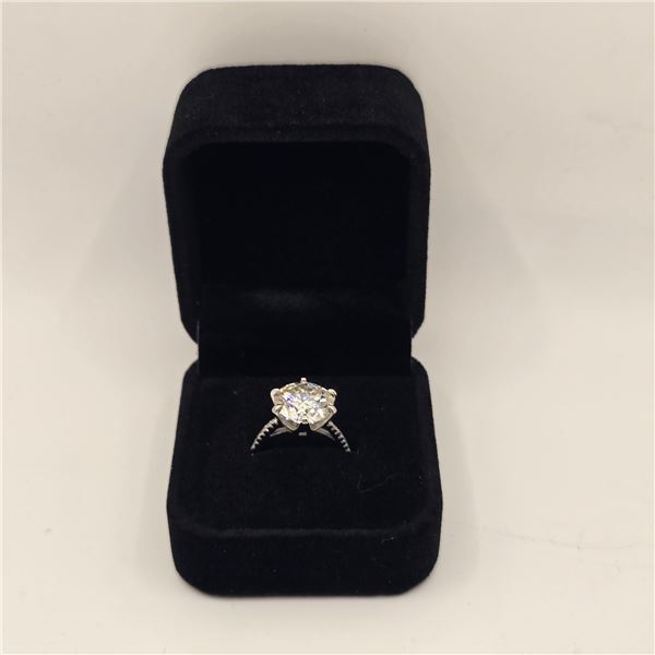 110-5.00 CT GRA CERTIFIED ROUND BRILLIANT CUT MOISSANITE STONE VVS D COLOR SET IN CENTER WITH 14 ROU