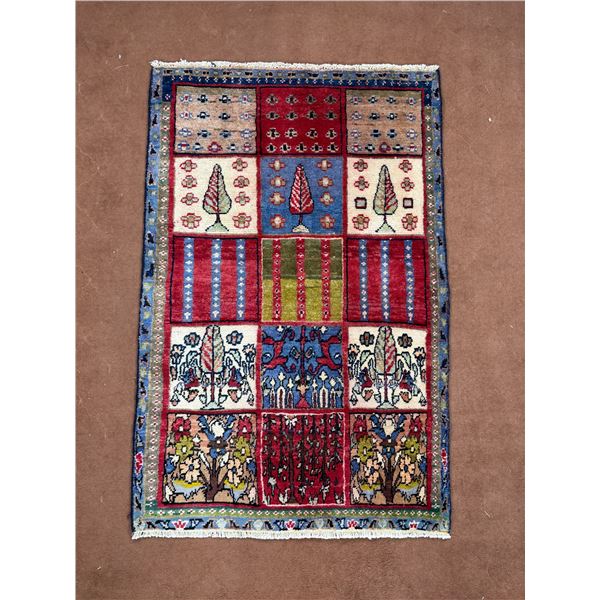 Sheepwool and vegetable dye. With good colour 100% Authentic Hand Knotted Wool Persian Rug Handmade 