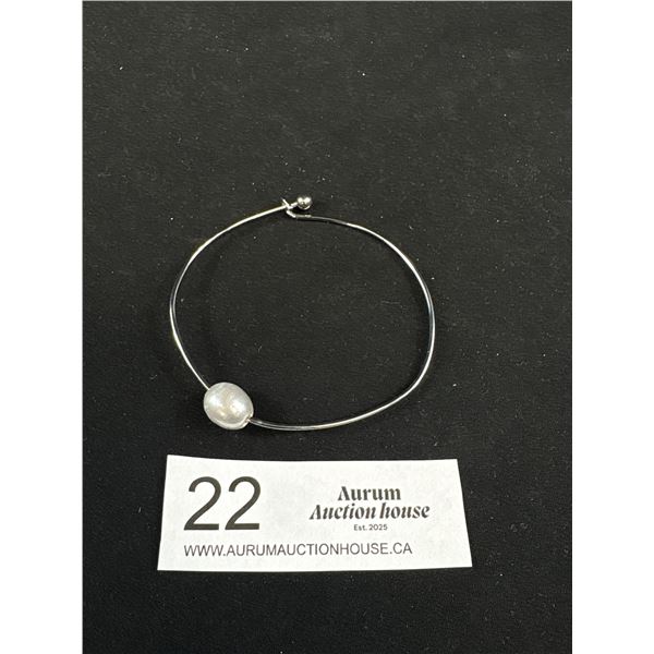 Silver w/ Large Pearl Bangle