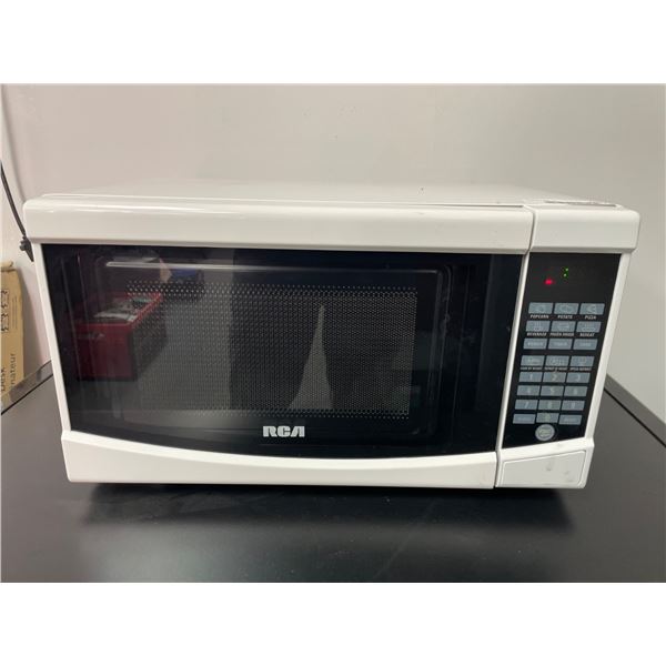 RCA Microwave Oven, Model RMW742-White, 0.7 Cu. Ft., 700W