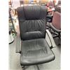 Image 1 : Black Ergonomic Office Chair on Rolling Base with Adjustable Features