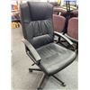 Image 2 : Black Ergonomic Office Chair on Rolling Base with Adjustable Features