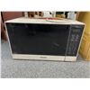 Image 3 : Panasonic Microwave Oven With Digital Touchpad Controls