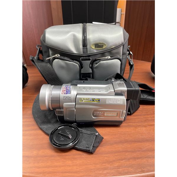 JVC GR-DVL820U Digital Camcorder with Carrying Case and Accessories