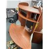 Image 4 : 48in Corner Wood Computer Desk With Shelving and Frosted Panels