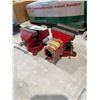 Image 2 : Lot of 2 Adjustable Bench Vises with Rotating Bases, Red Finish