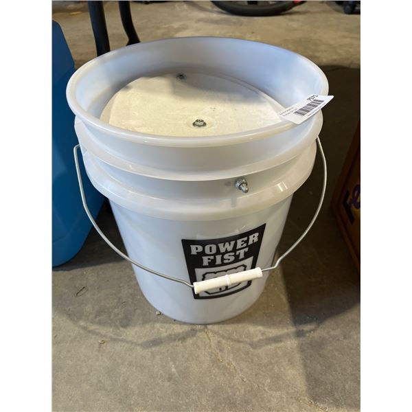 Powerfist Rodent Trap 5-Gallon Bucket with Lid and Handle