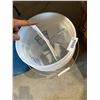 Image 2 : Powerfist Rodent Trap 5-Gallon Bucket with Lid and Handle