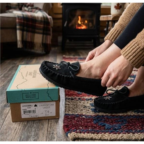 Laurentian Chief Ladies Black Moccasins, Size 5, Model 8536BLL