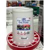 Image 3 : Farmtuff 3-In-1 Multi-Use Poly Feeder, 8 lb Capacity With Lid