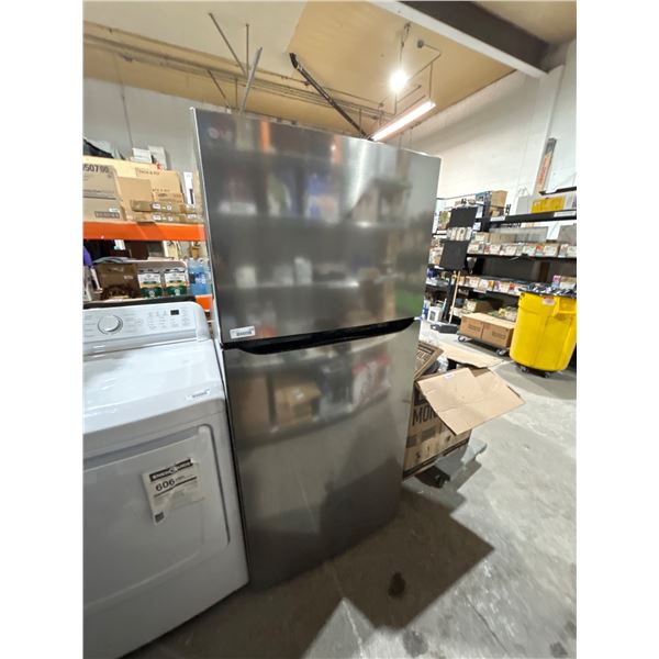 LG LTCS20020V 20 CU. FT. Top Freezer Refrigerator with Model 510WNLZJ024