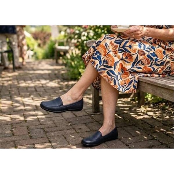 Soul Naturalizer Kacy Navy Leather Loafers, Women's Size 9M