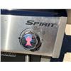 Image 4 : WEBER SPIRIT THREE-BURNER GRILL WITH PROPANE TANK - WORKS!