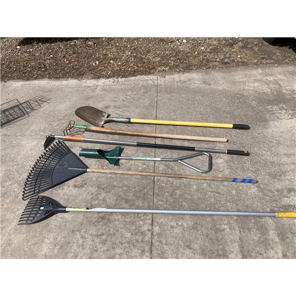 LAWN CARE LOT: RAKES, HOE, SHOVEL, AND BULB PLANTER